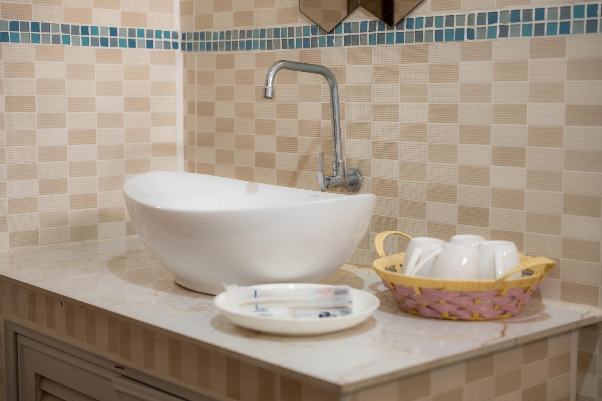 Vang Vieng Romantic Mountain View Resort Triple Room with Mountain View 2