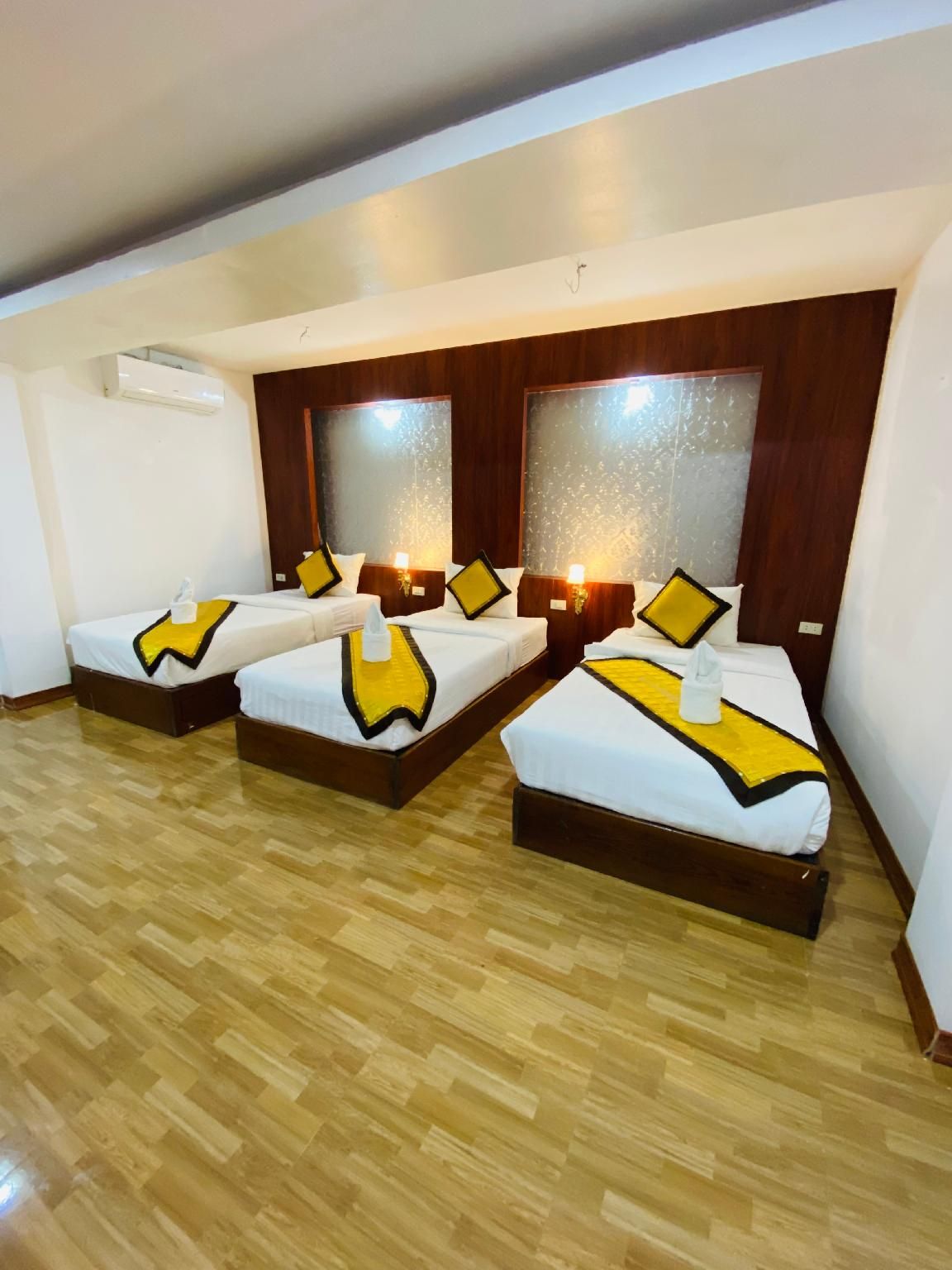 Triple Room (Twin Room + Extra Bed)