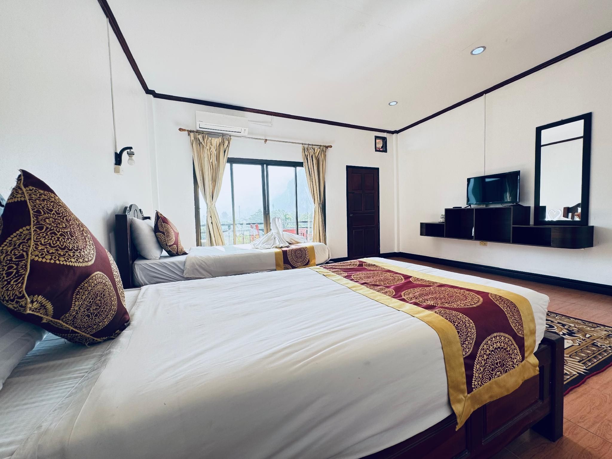 Deluxe Twin With Balcony