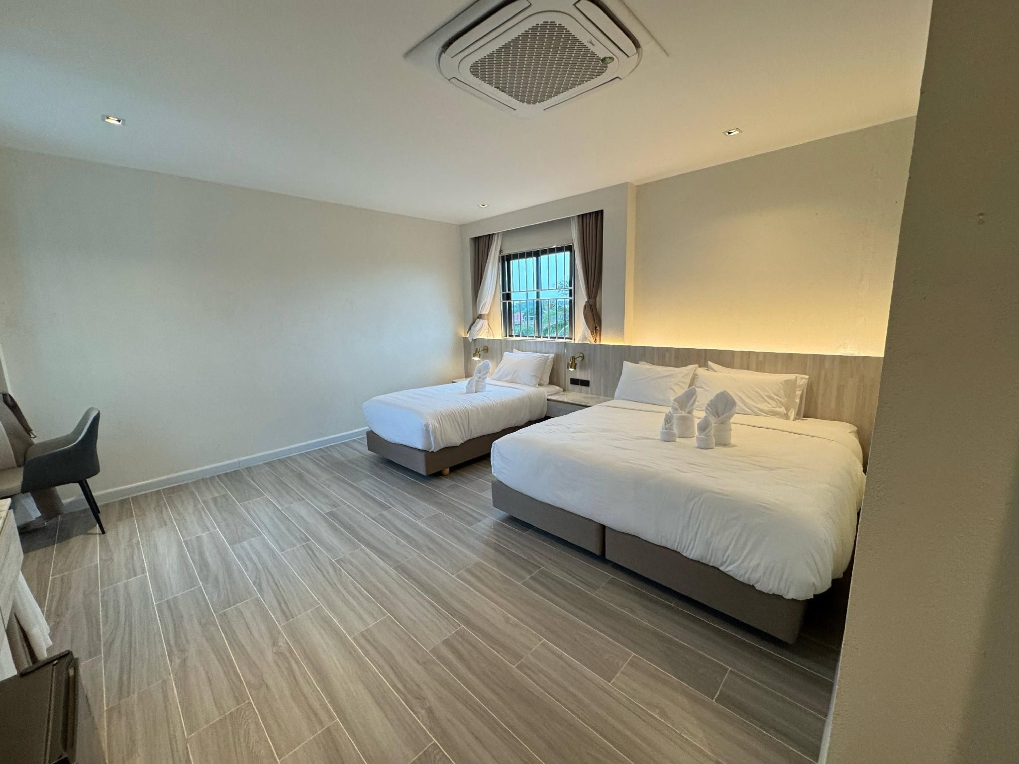 la mella hotel thakhek Family Room 2