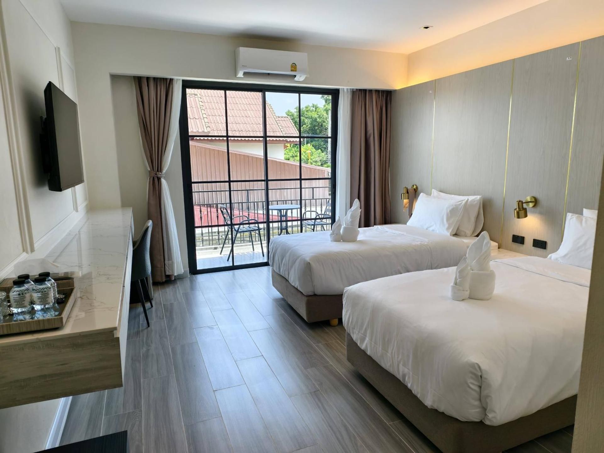 la mella hotel thakhek Deluxe Twin 3
