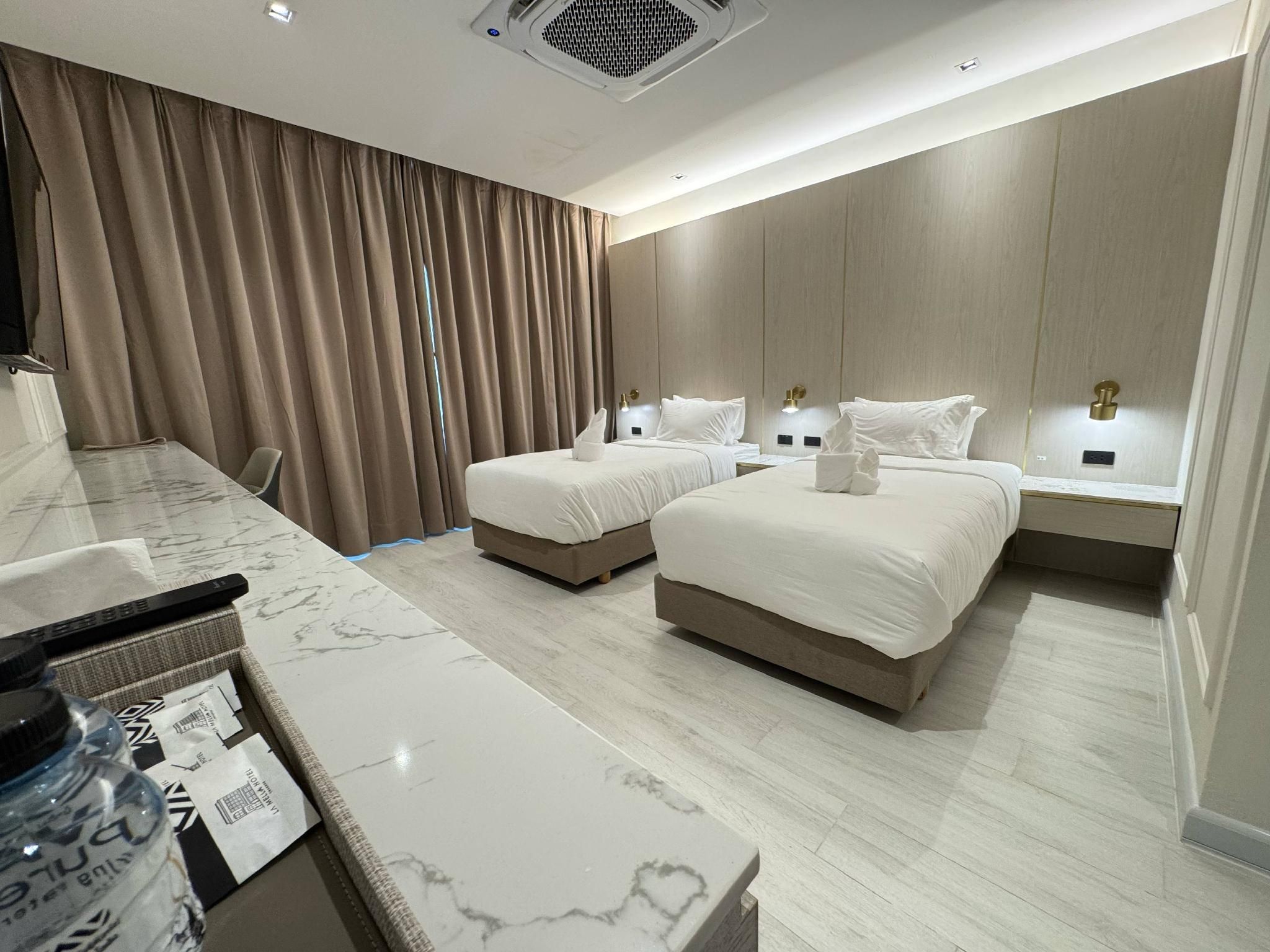 la mella hotel thakhek Deluxe Twin 2