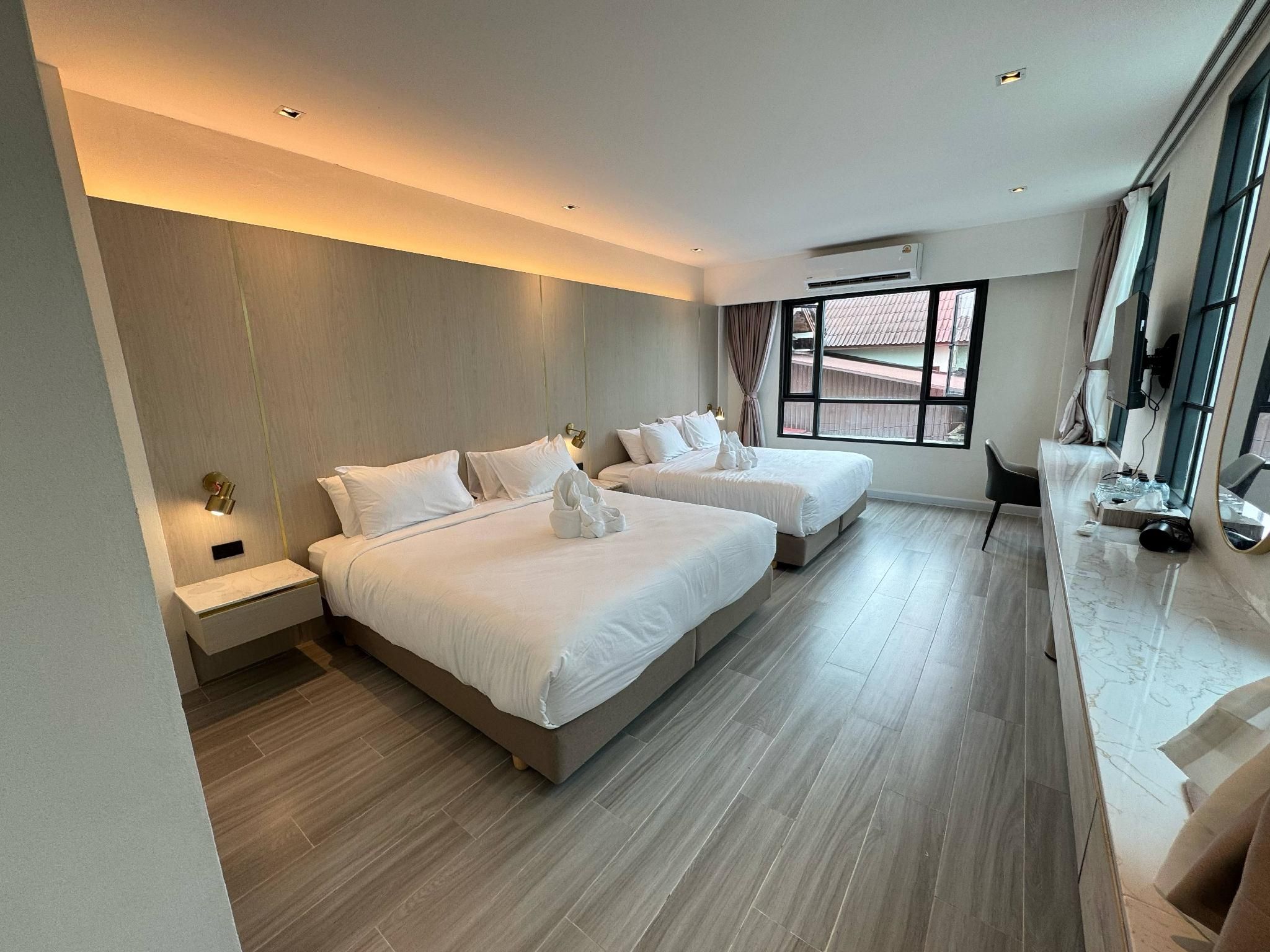 la mella hotel thakhek Family Room