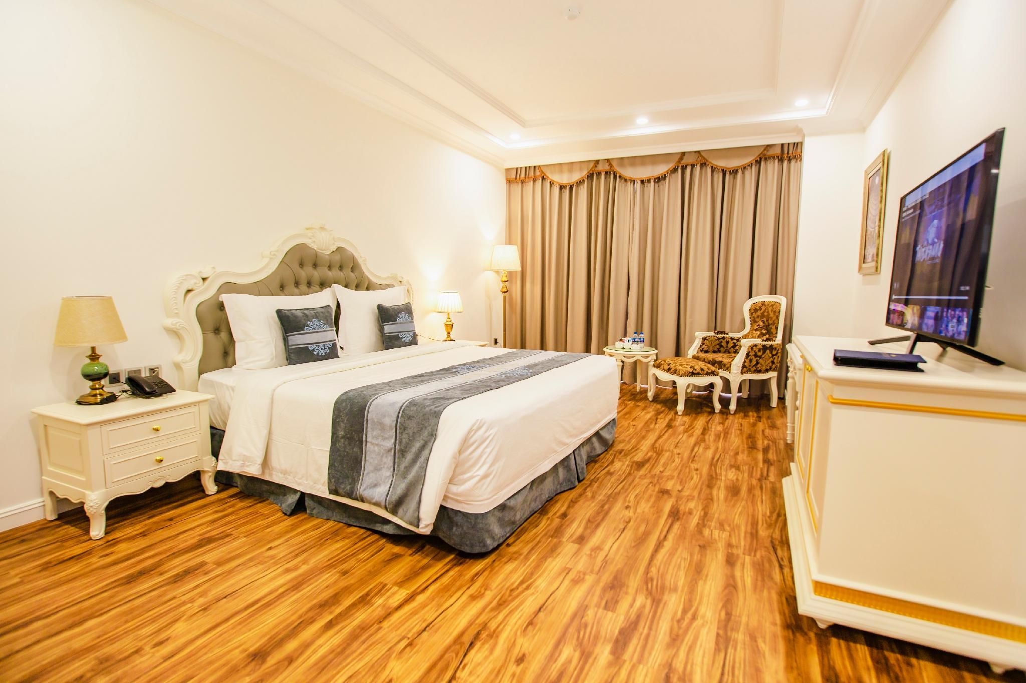 Deluxe King Room