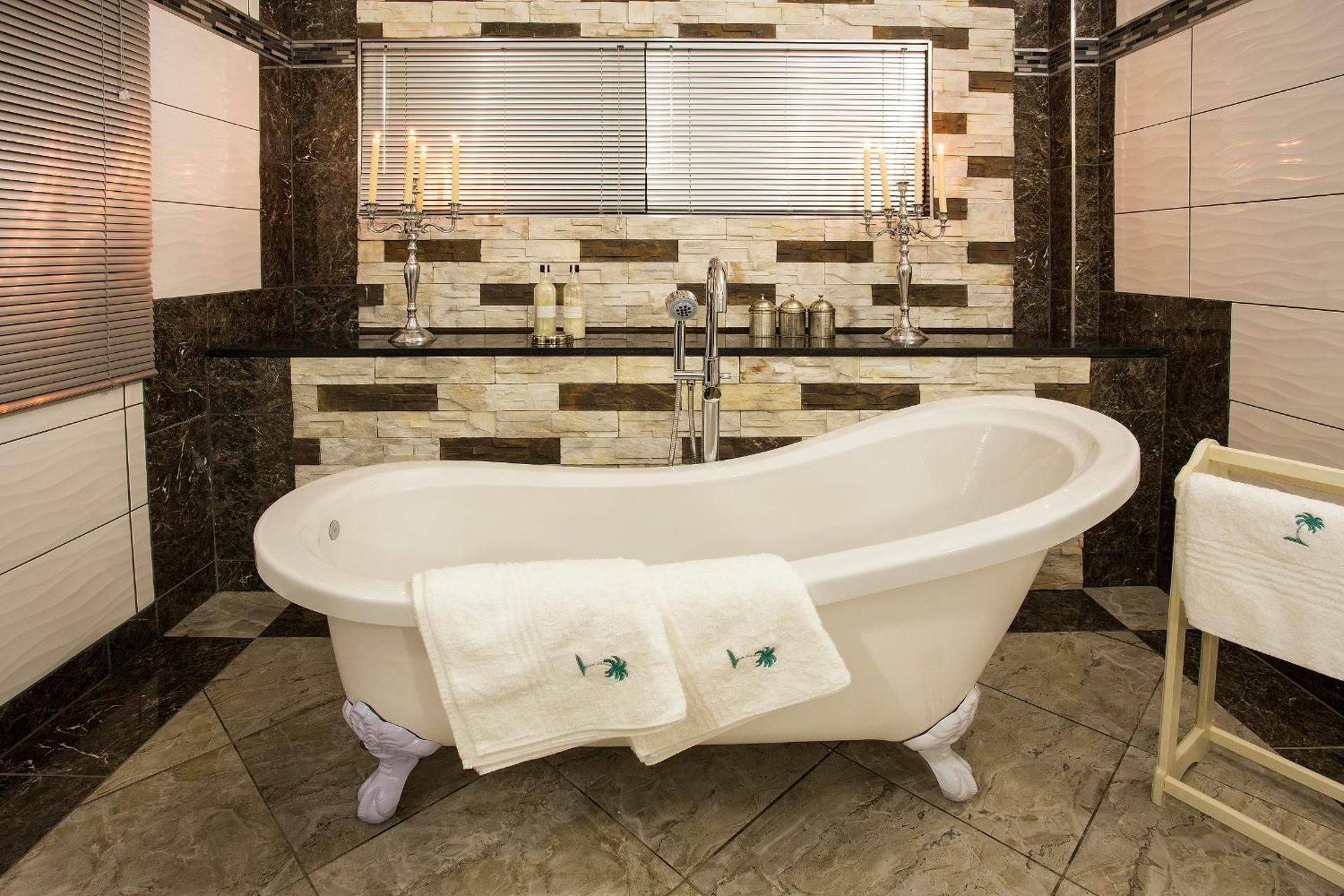 Deluxe Queen Suite