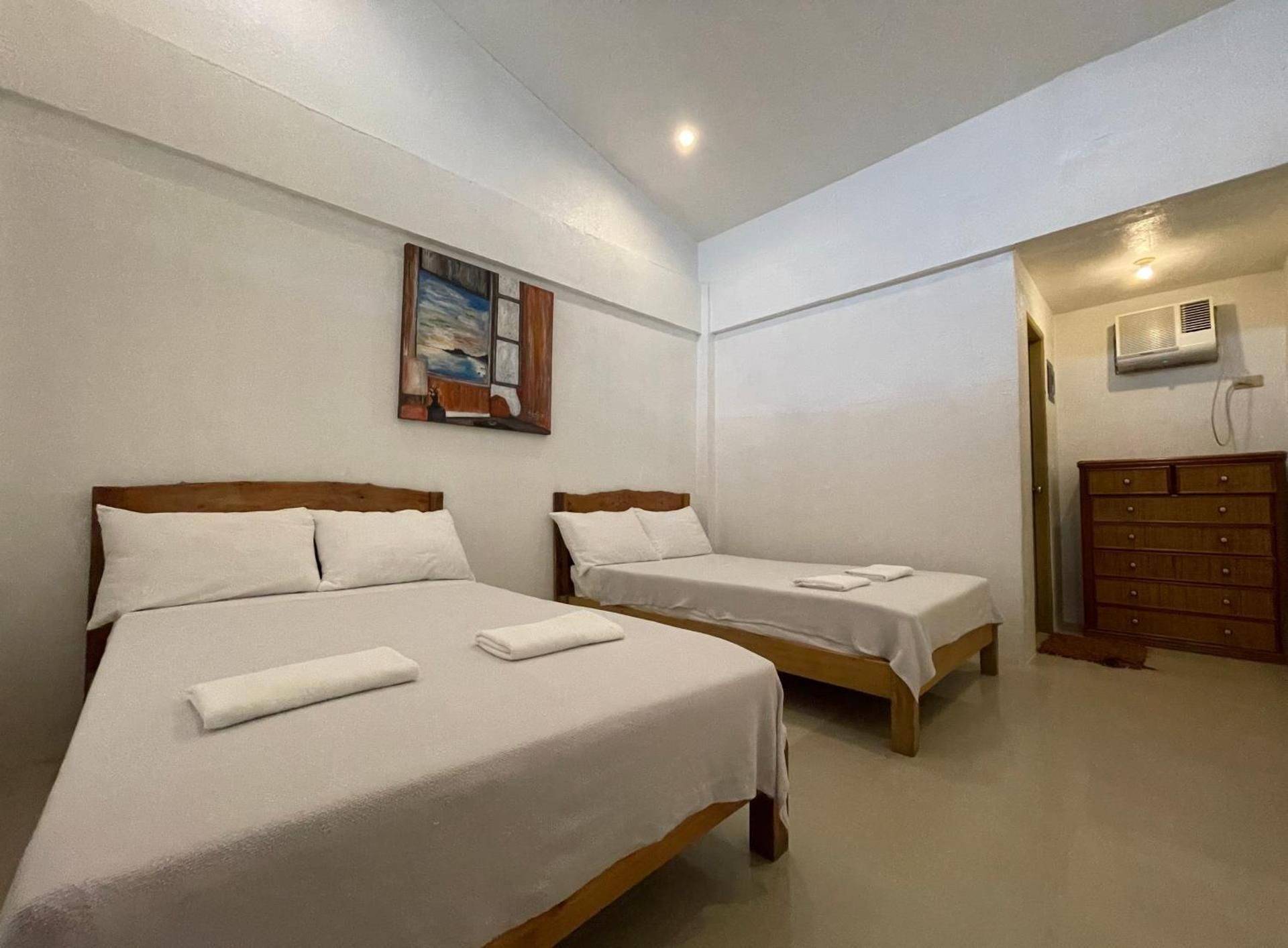 Akkaw Baler Hometel Quadruple Room 2