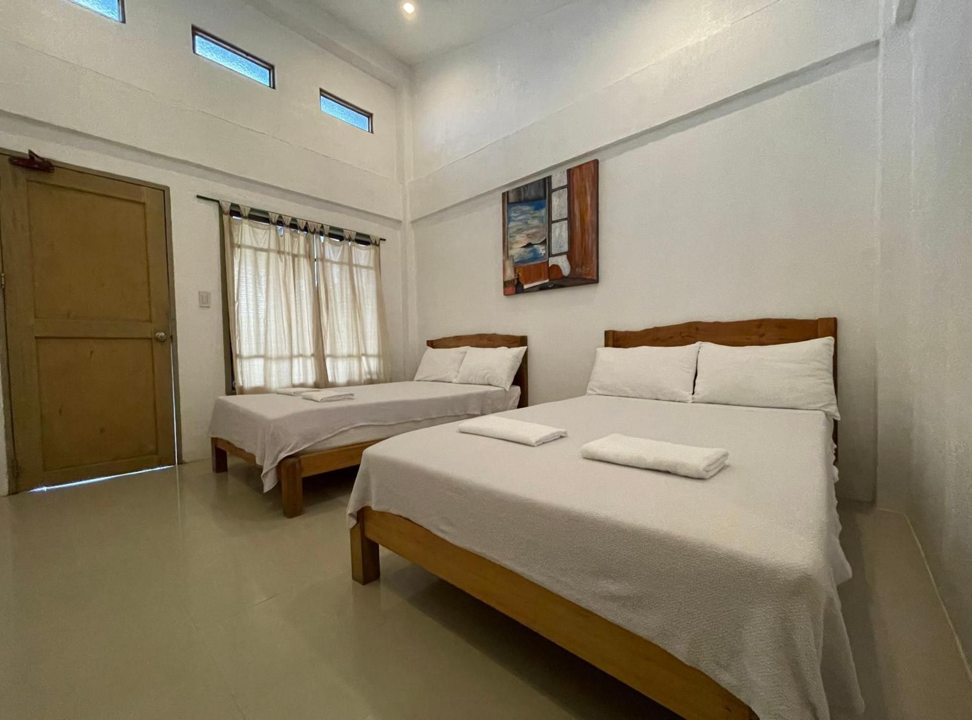 Akkaw Baler Hometel Quadruple Room