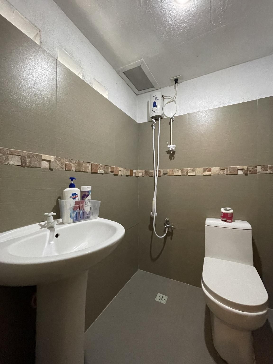 Akkaw Baler Hometel Room for 5 People - Non-Smoking 3