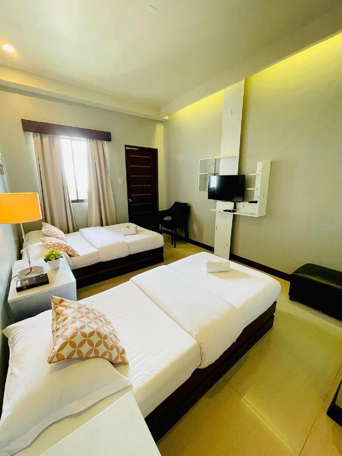 Pacific Waves Inn (Annex) Deluxe Triple Room