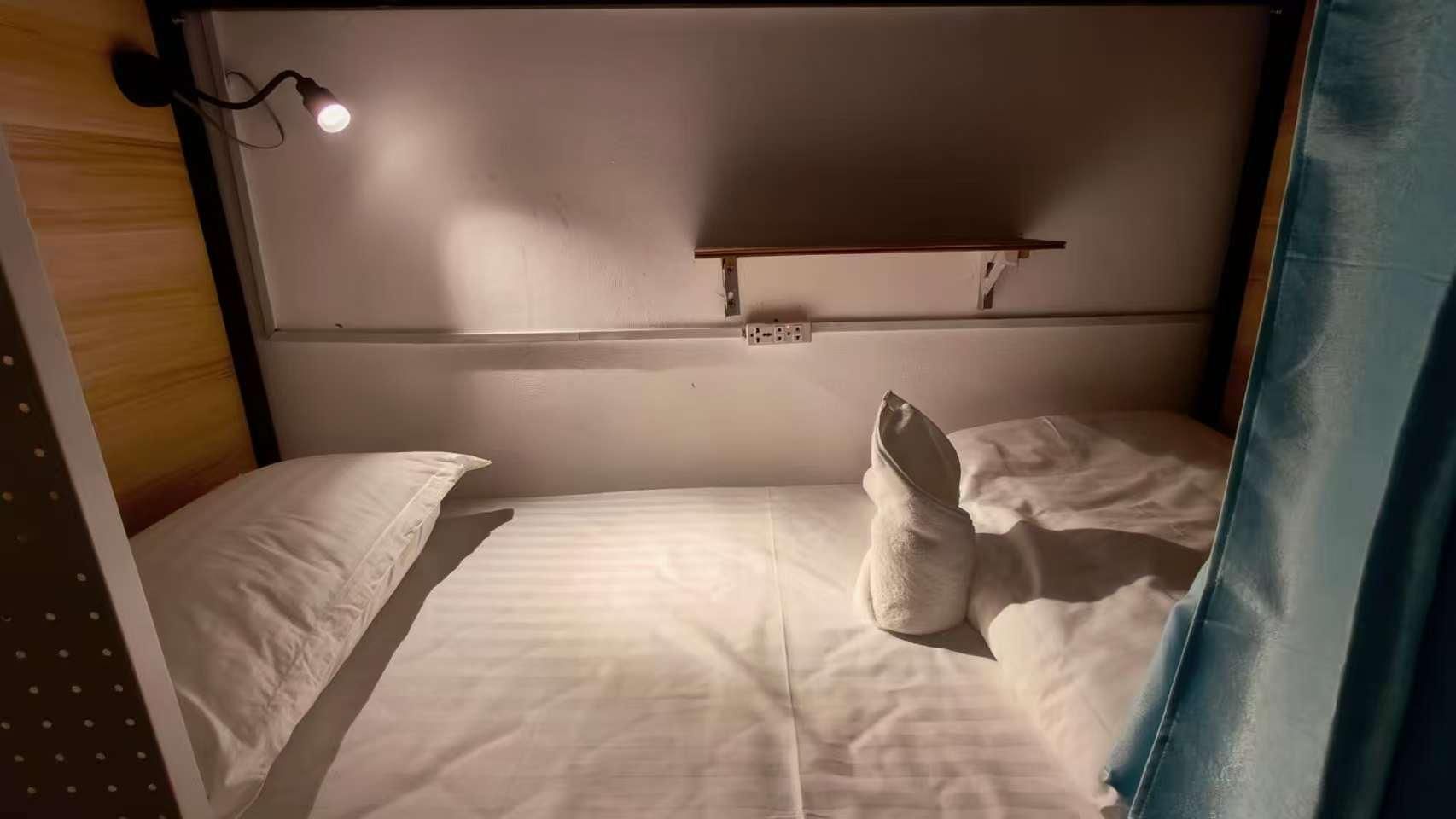 Mixed Dormitory - 6 Bunk Beds with Private Door
