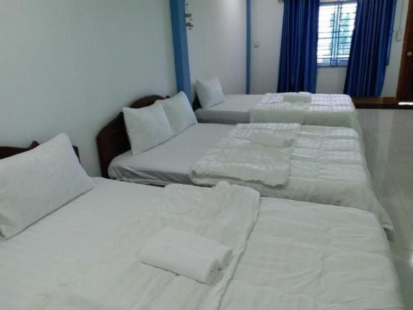 Silver Dolphin Guesthouse Family Suite with Balcony 2