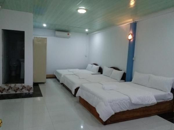 Silver Dolphin Guesthouse Family Suite with Balcony