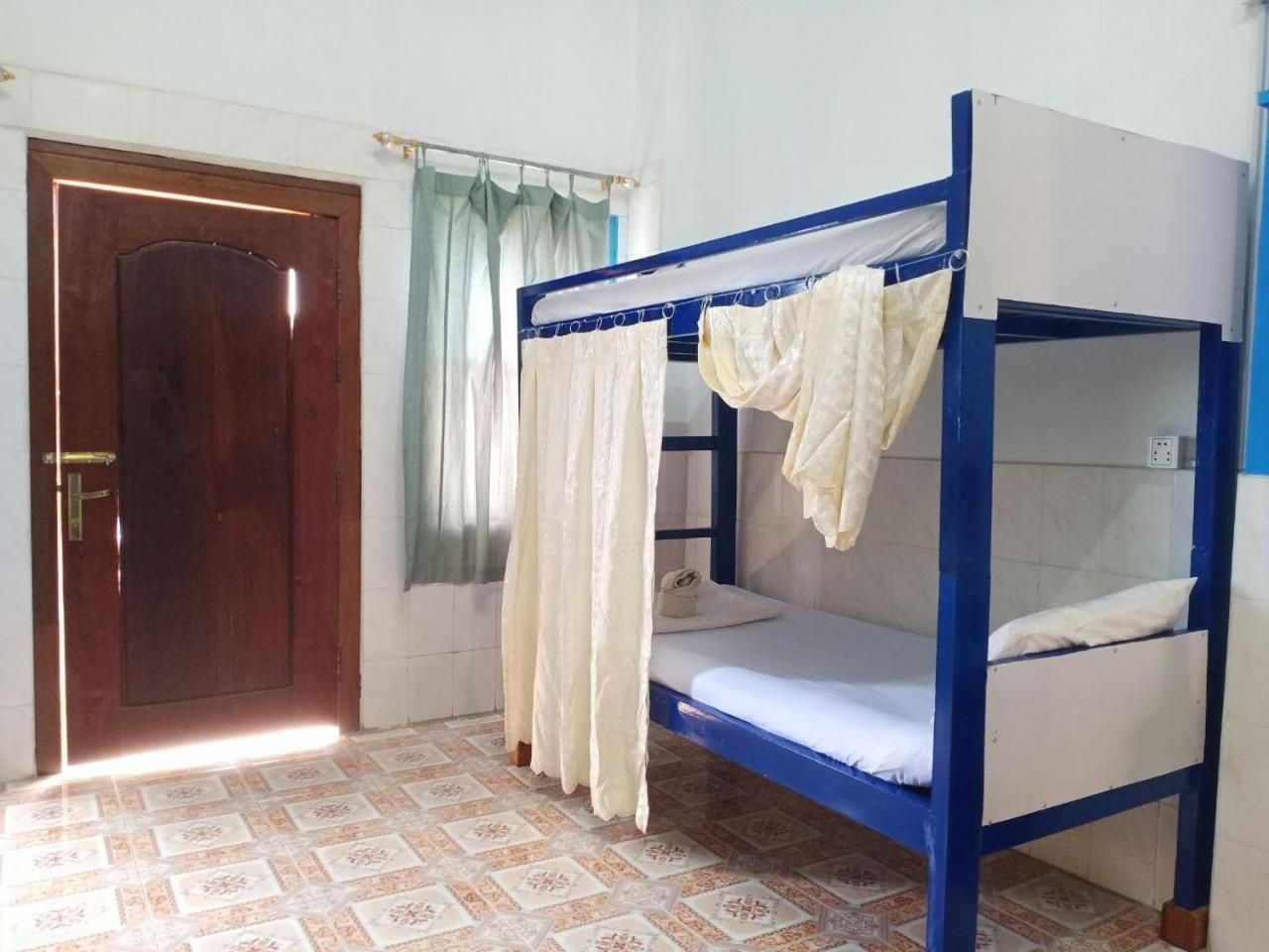 Silver Dolphin Guesthouse Single Bed in 8-Bed Dormitory Room 2