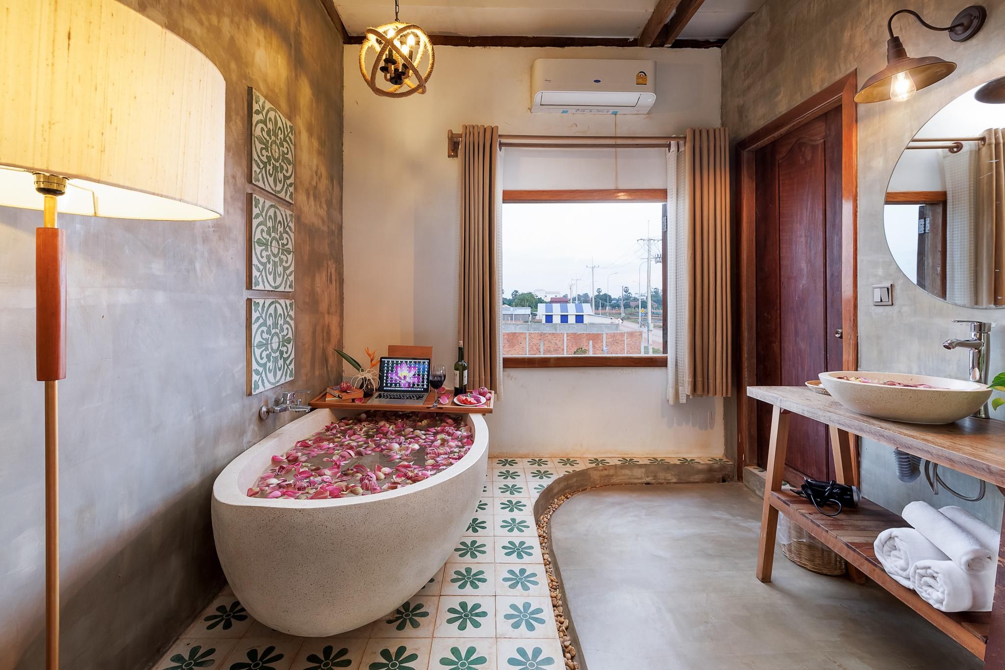 Honeymoon Suite