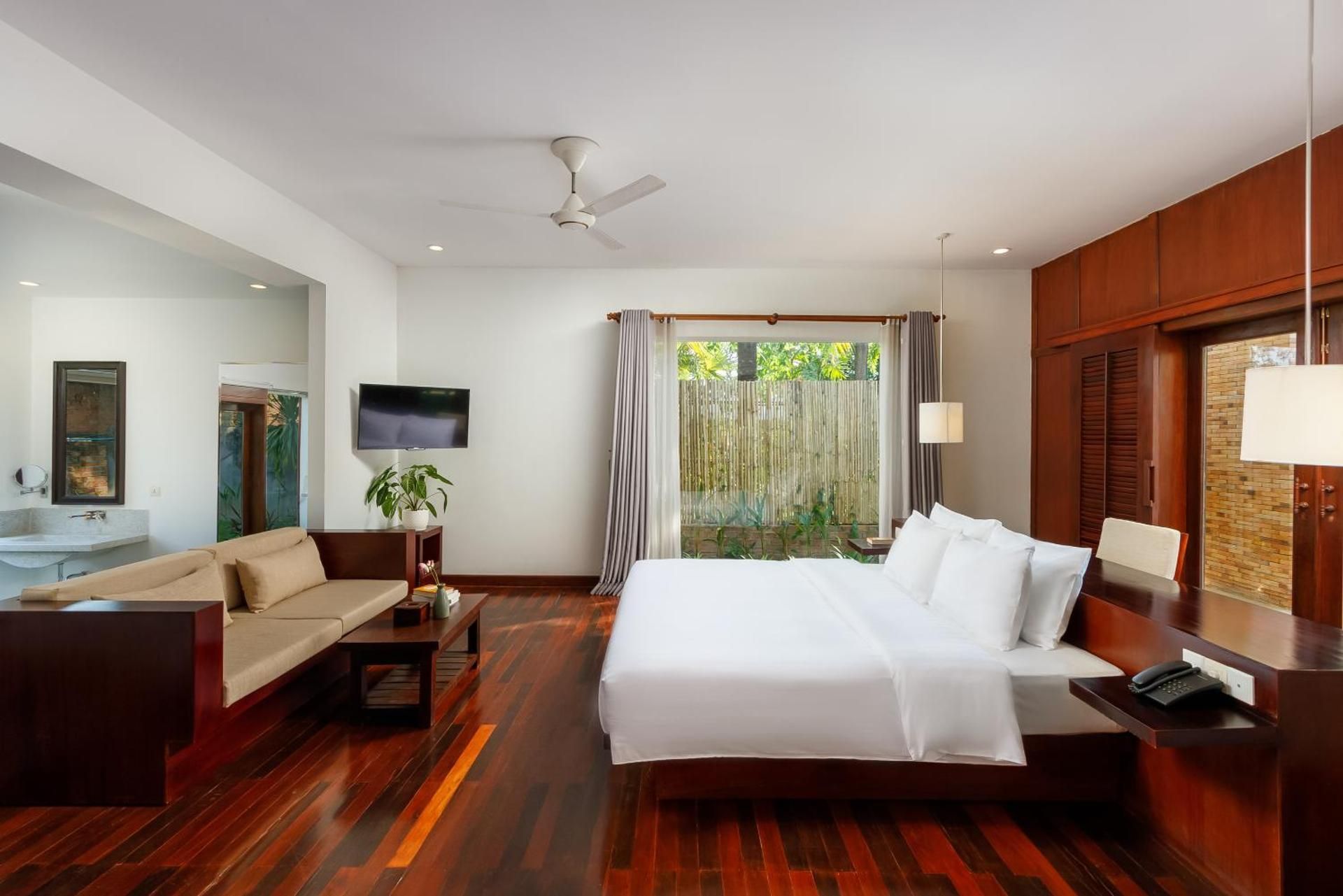 Suite with Pool View