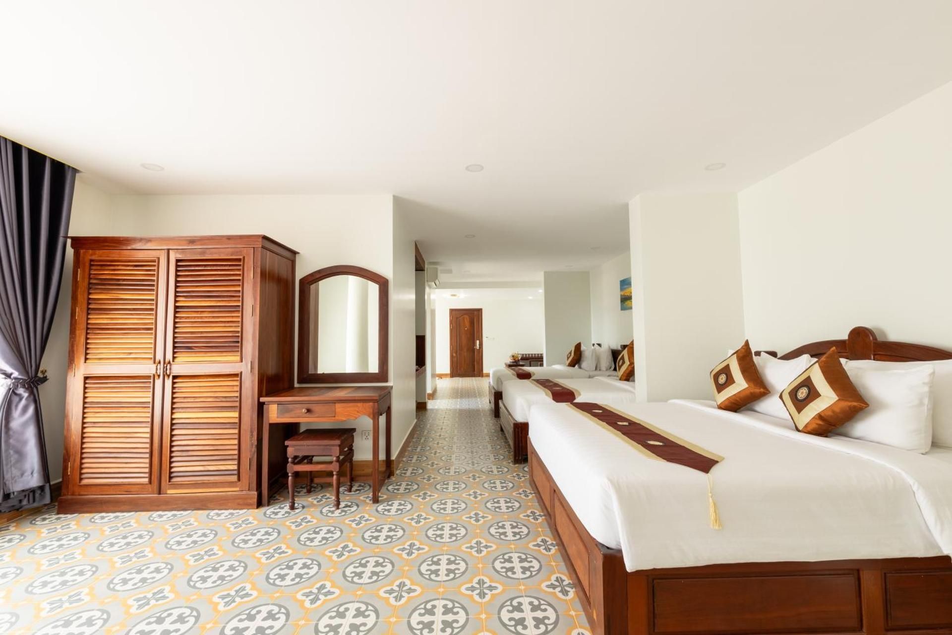 Triple Room with City View