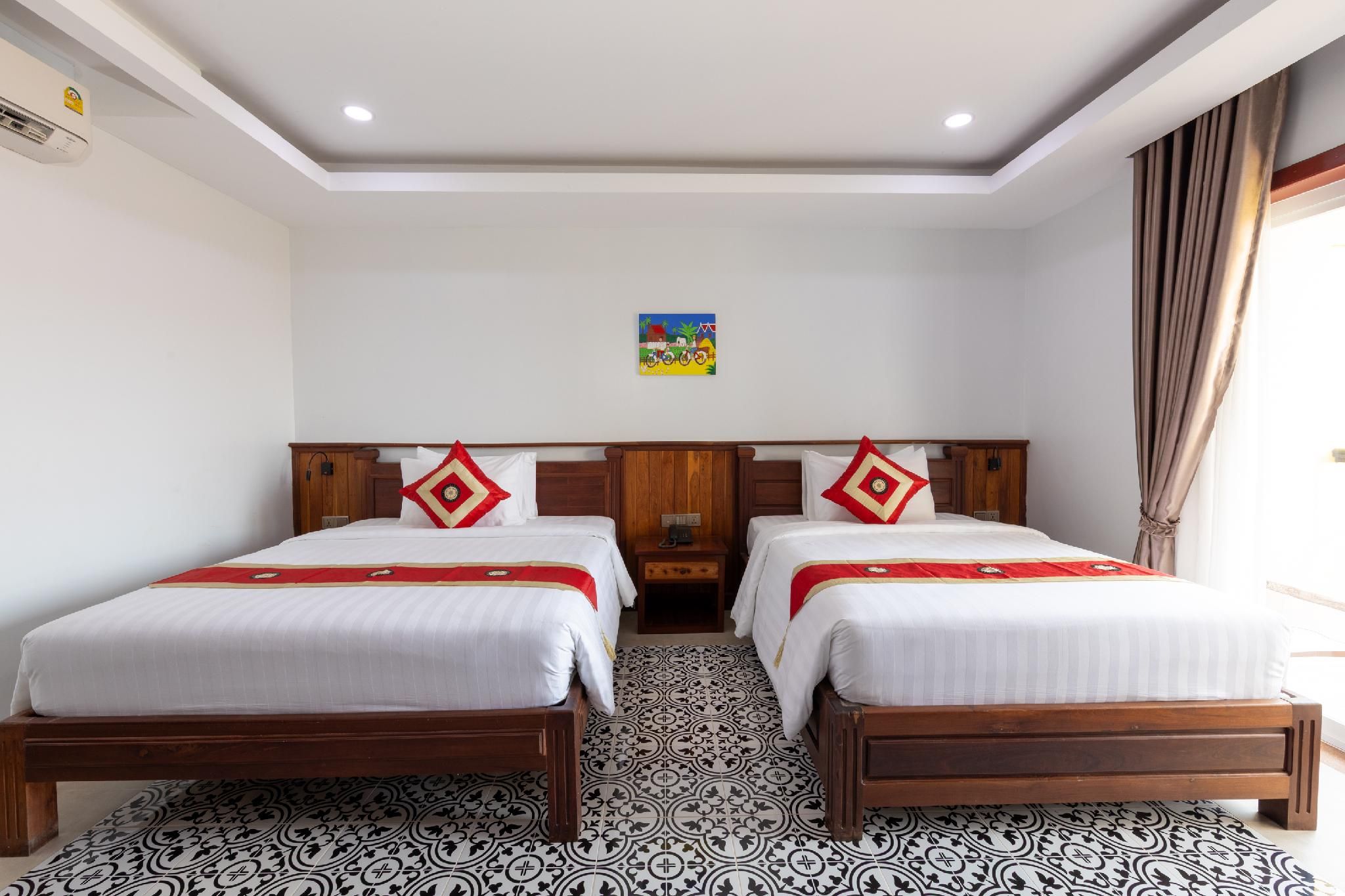 Deluxe - 2 Beds with Balcony