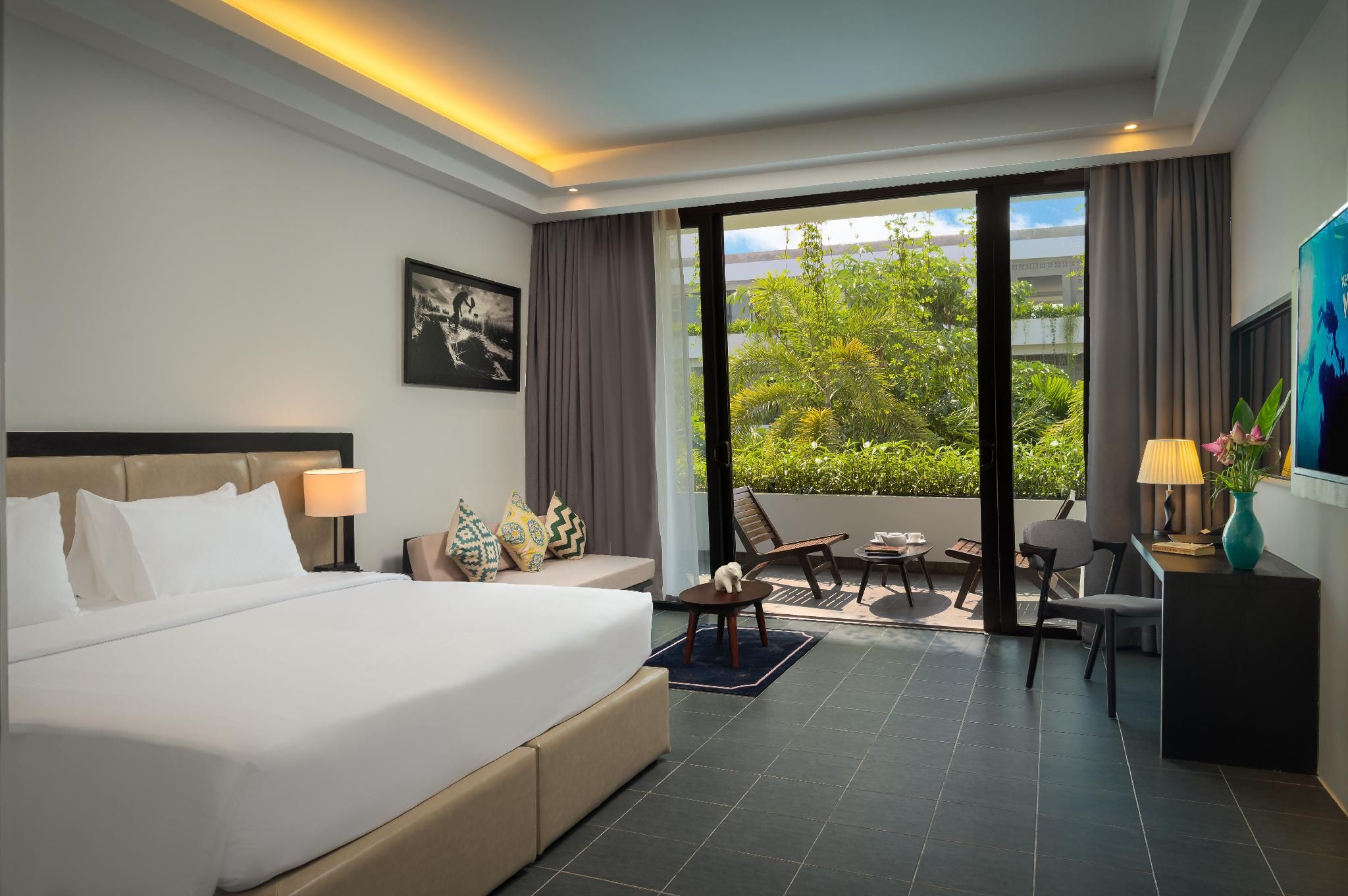 Eightfold Urban Resort Pool View Double or Twin Room