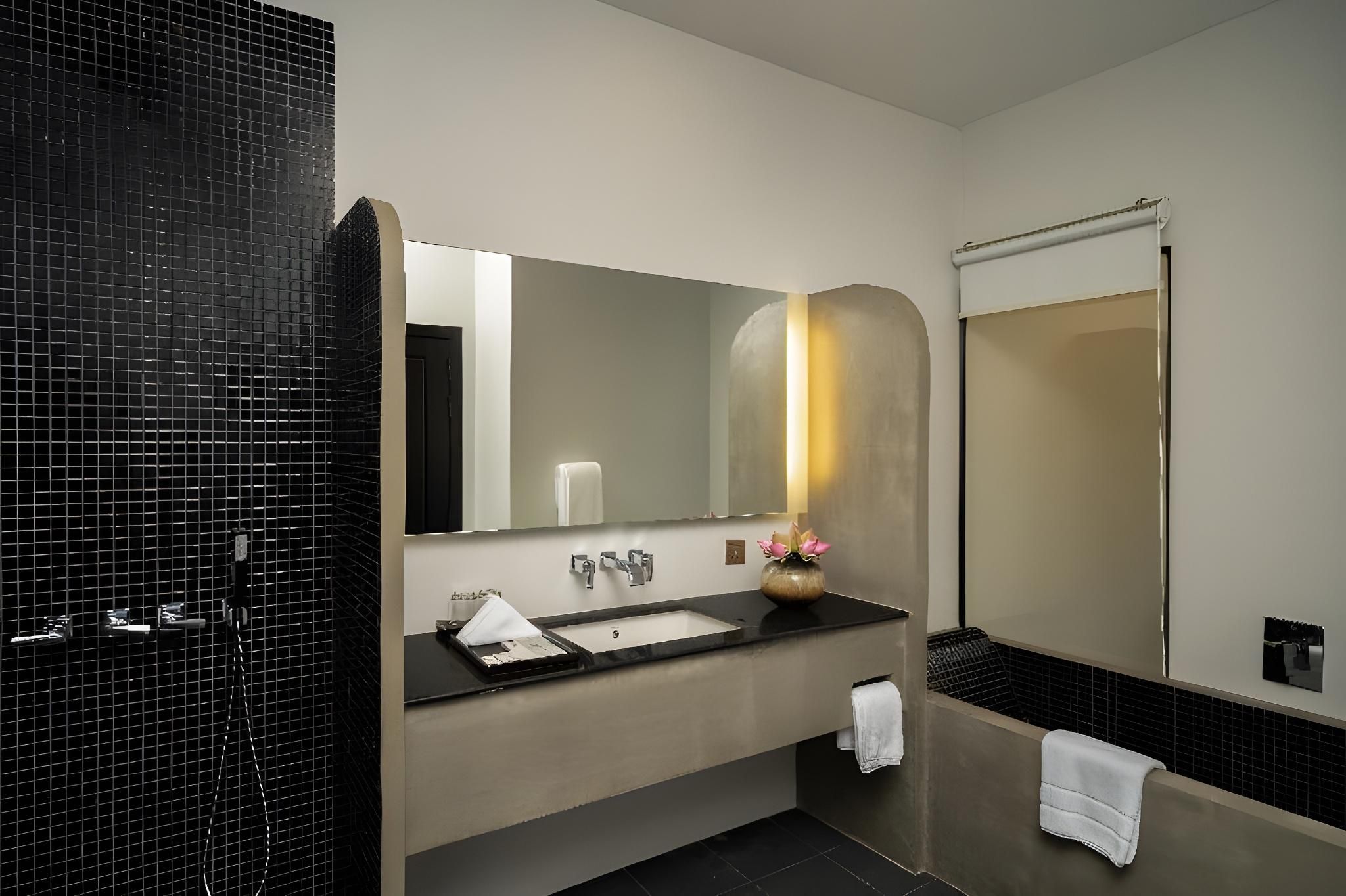 Eightfold Urban Resort Pool View Double or Twin Room 3