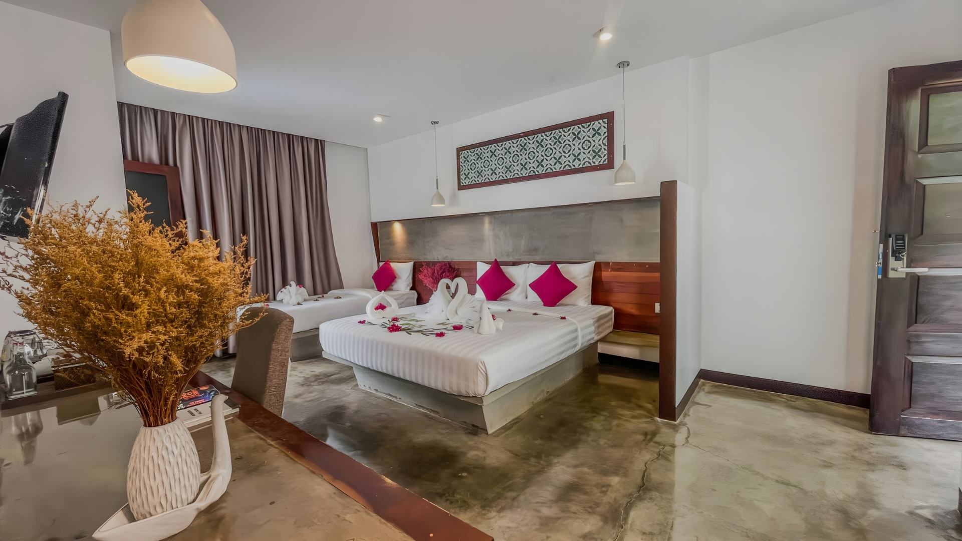 Family Suite - Pool View
