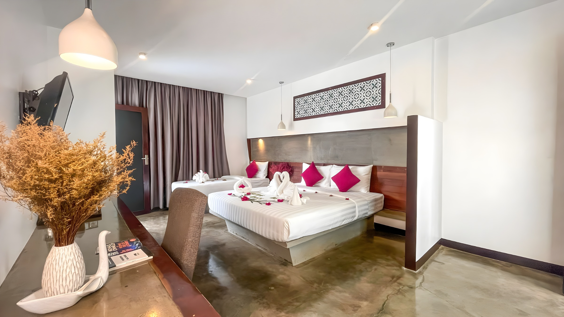 Family Suite - Pool View