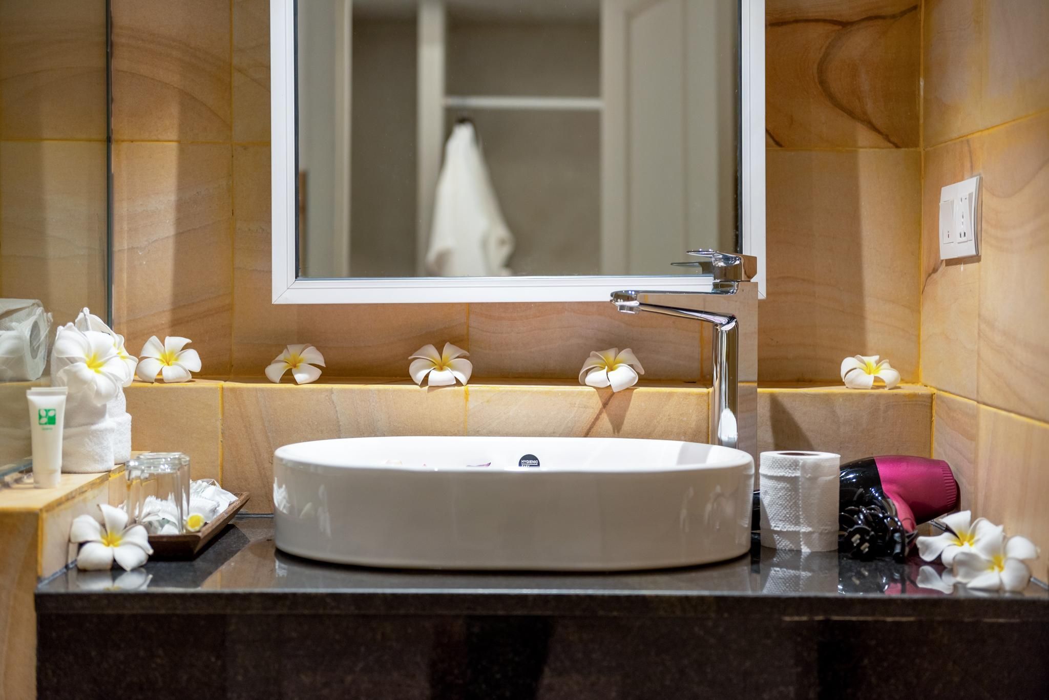 Elysium Suite La Residence Superior Pool View Room 3