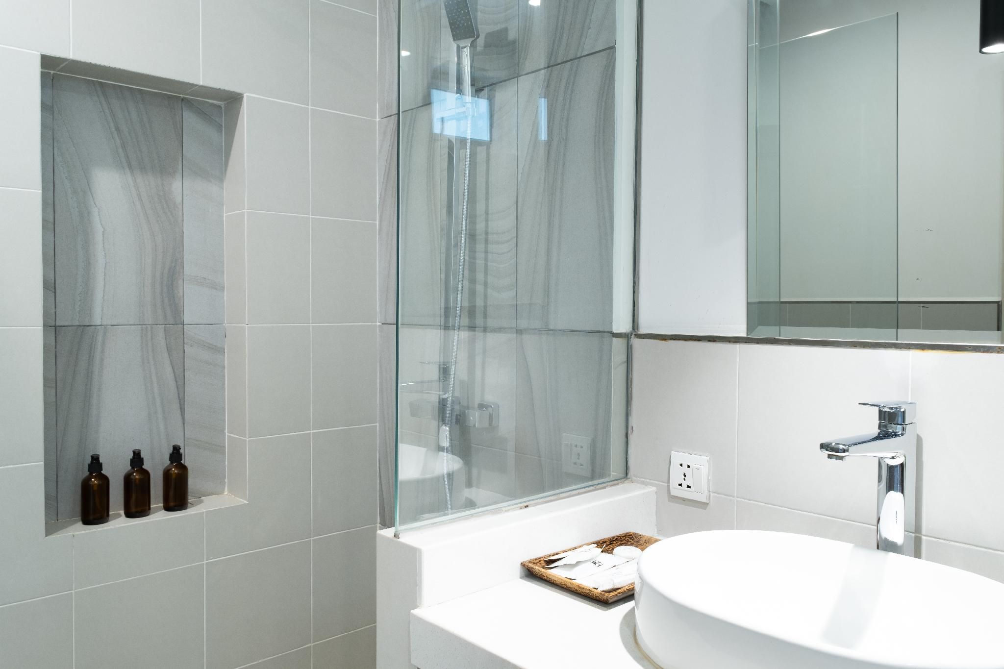 Elysium Suite La Residence Superior Twin Pool View 3