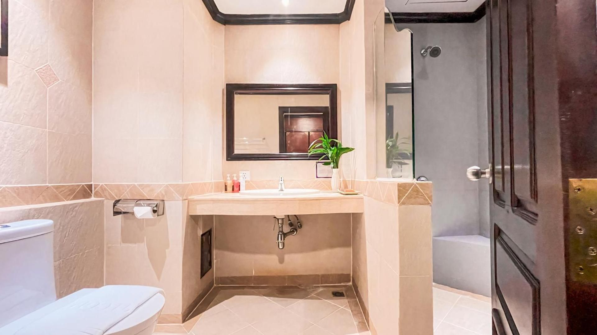 Family Connecting with Balcony - Free Pick Up