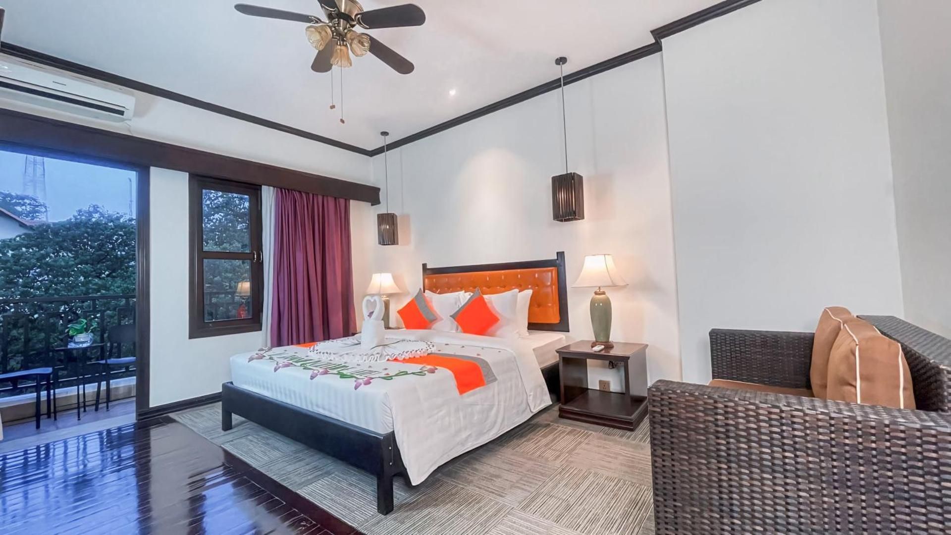 Deluxe Double or Twin With Balcony - Free pick up