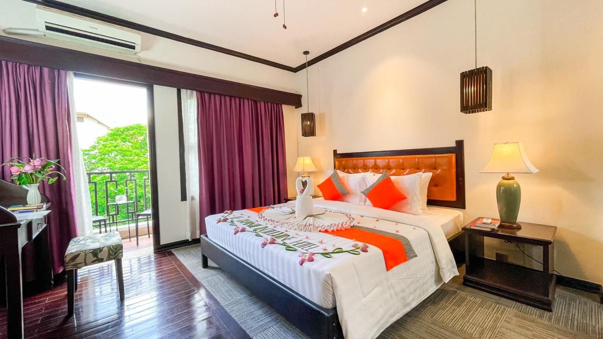 Deluxe Double or Twin With Balcony - Free pick up