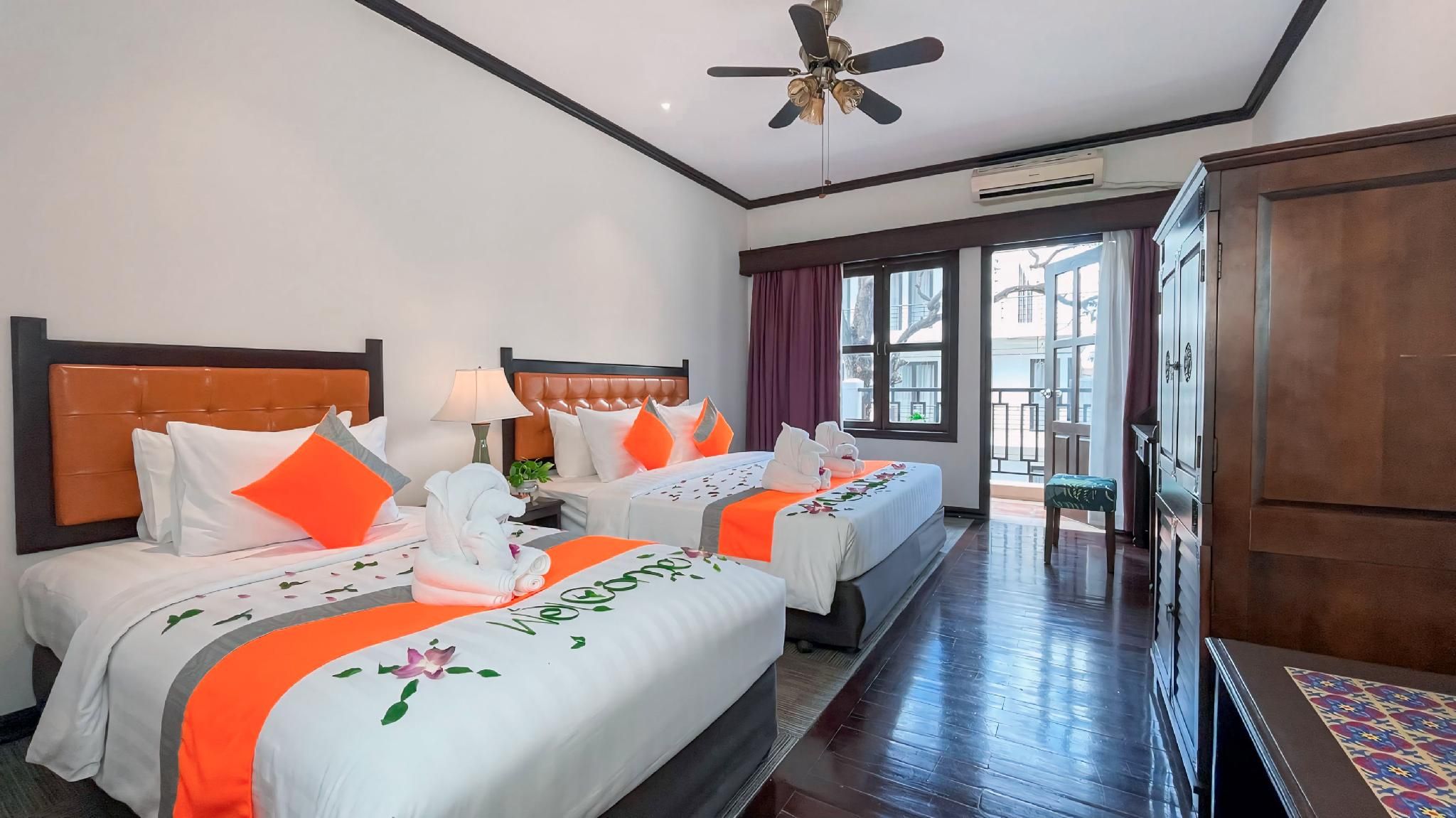 Family Connecting Rooms with Balcony