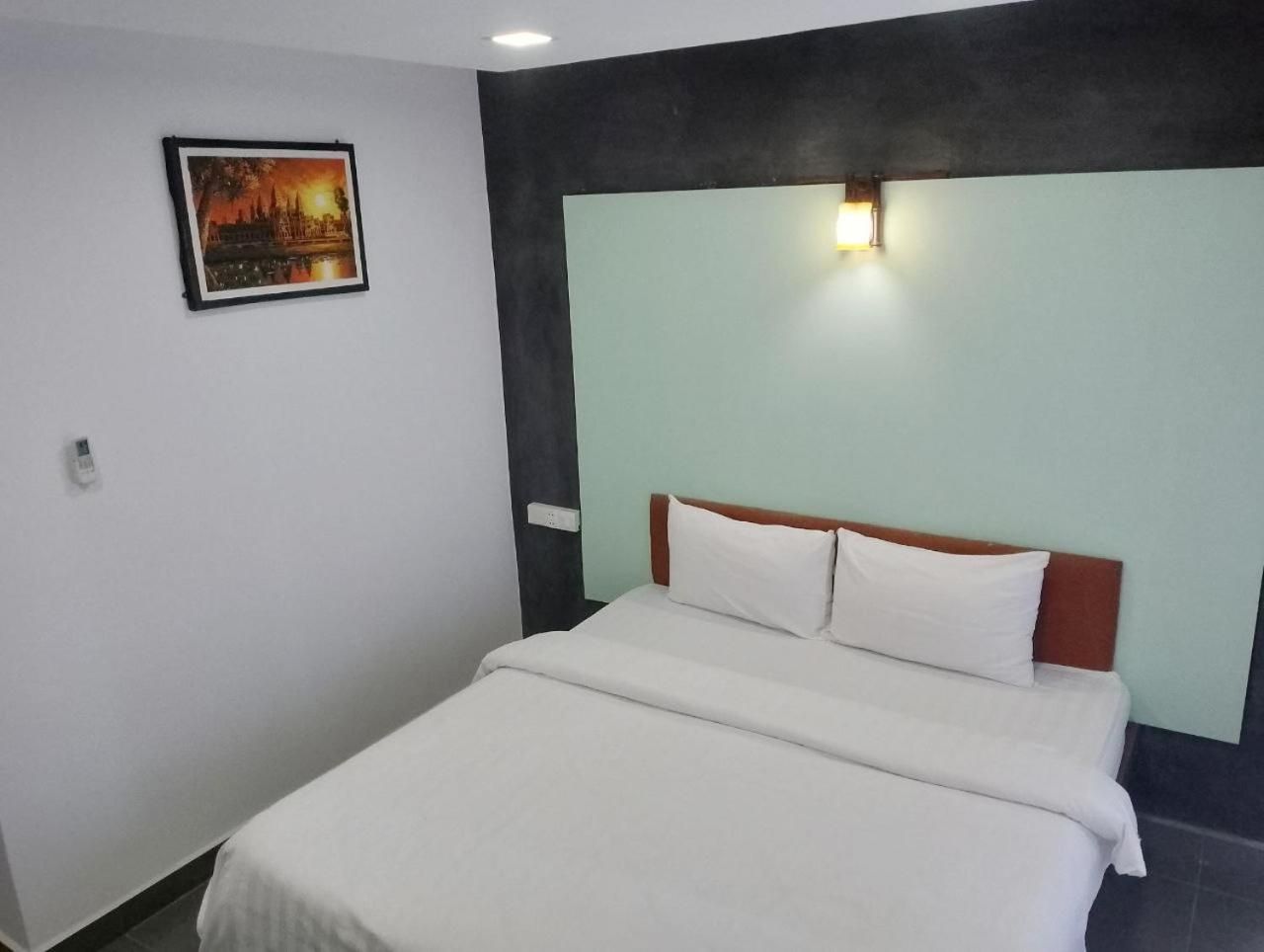 Shalima Guesthouse Deluxe Double Room 2