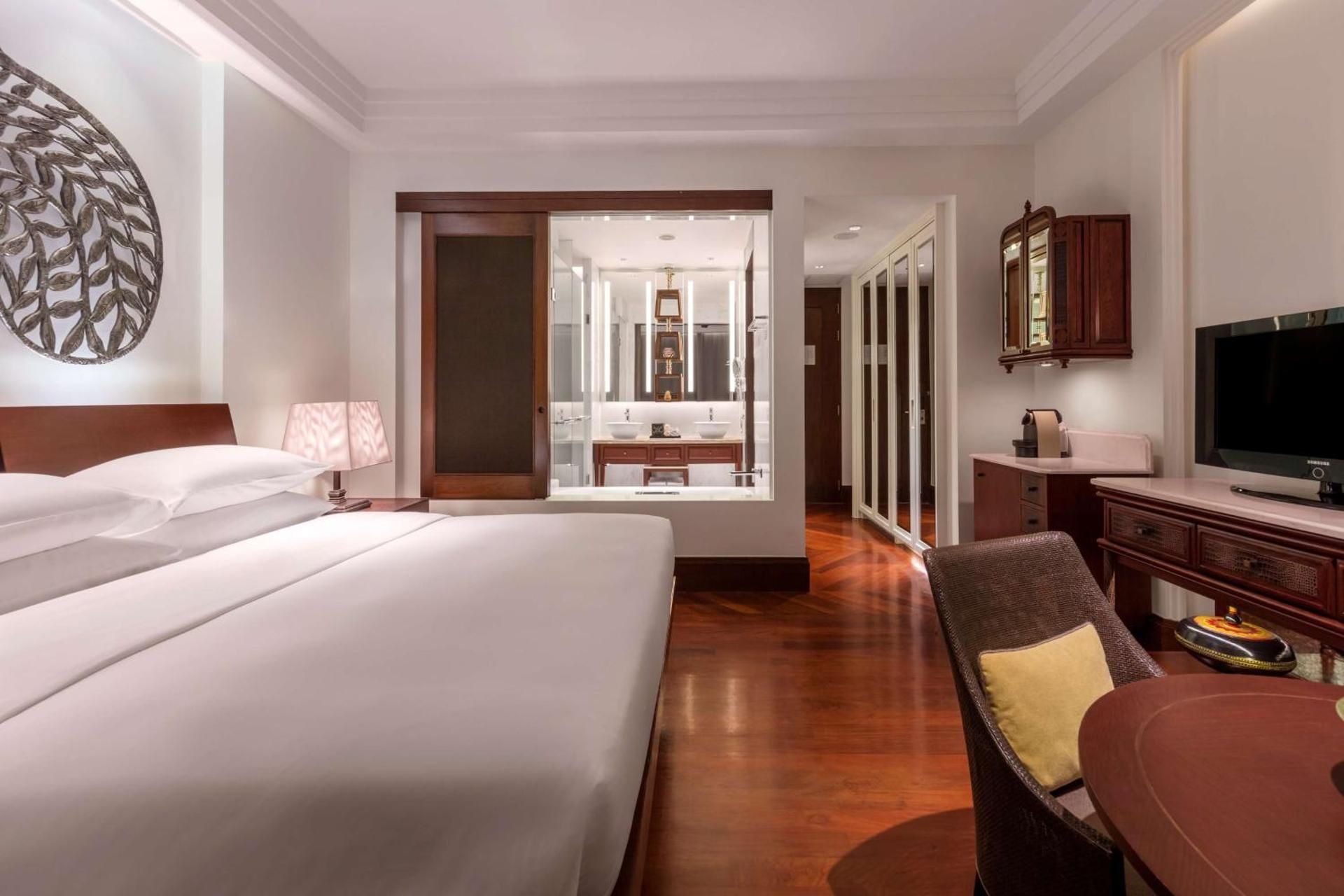 1 King Bed 