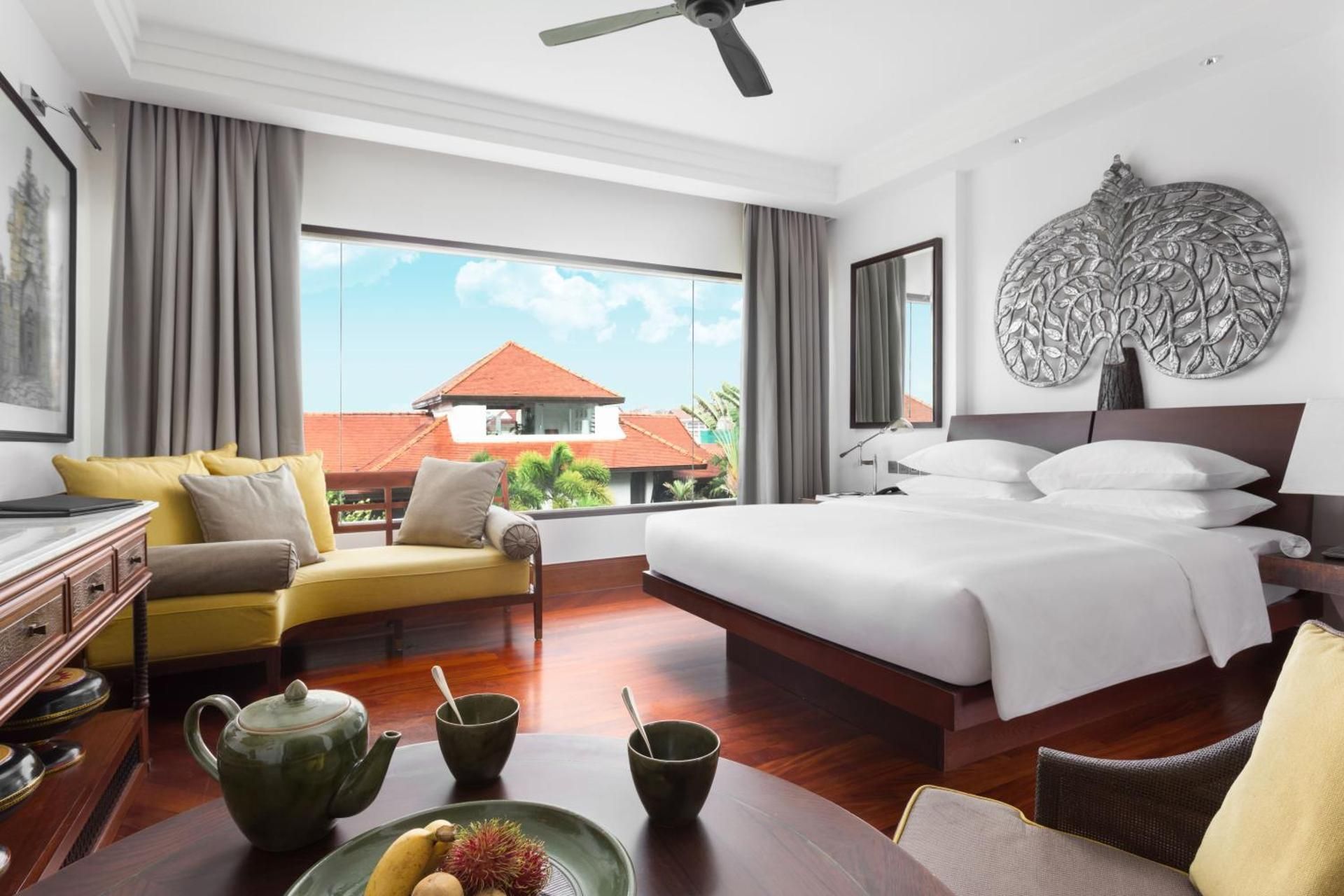 1 King Bed with Garden View