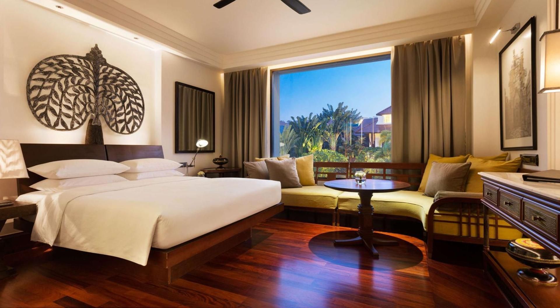 1 King Bed with Garden View