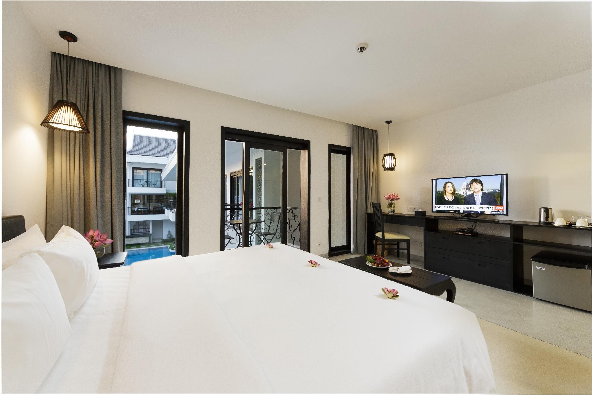 Landmark King Room with Balcony