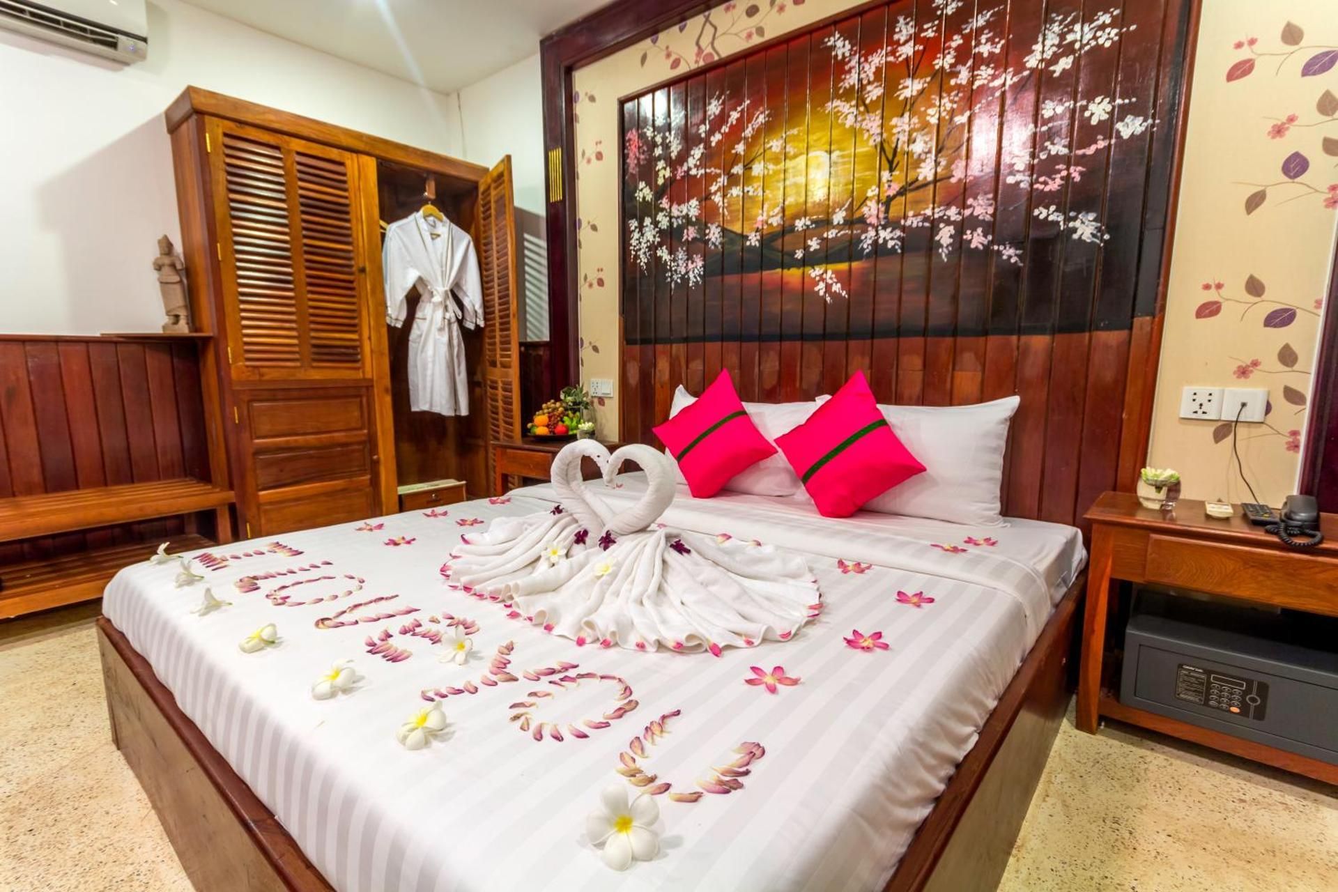 Deluxe Double Room with Pool View