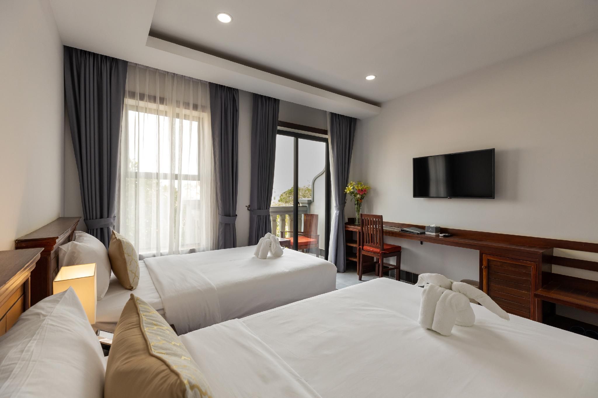 Deluxe Twin Room with Balcony