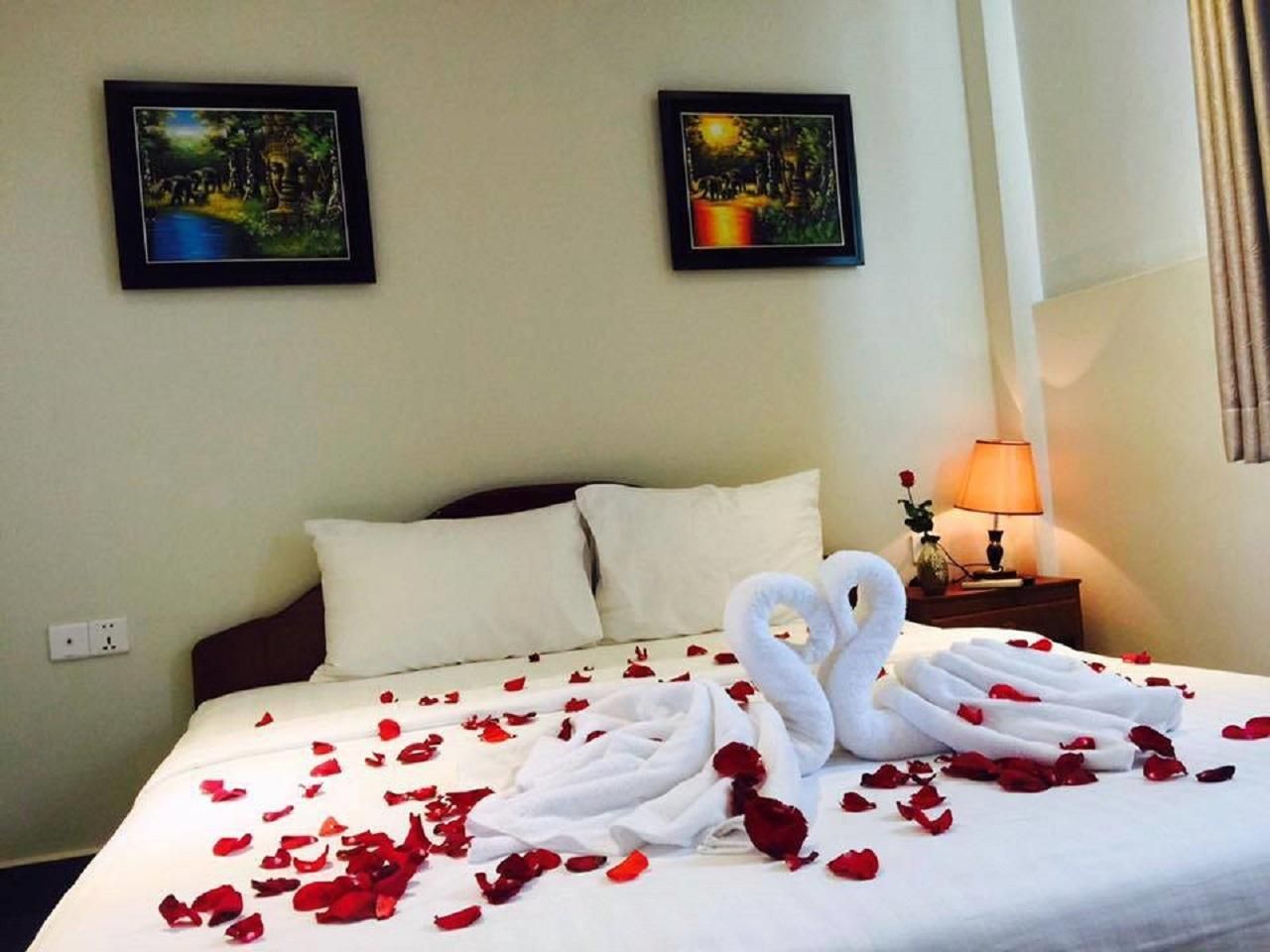 Deluxe Double - 1 King Bed