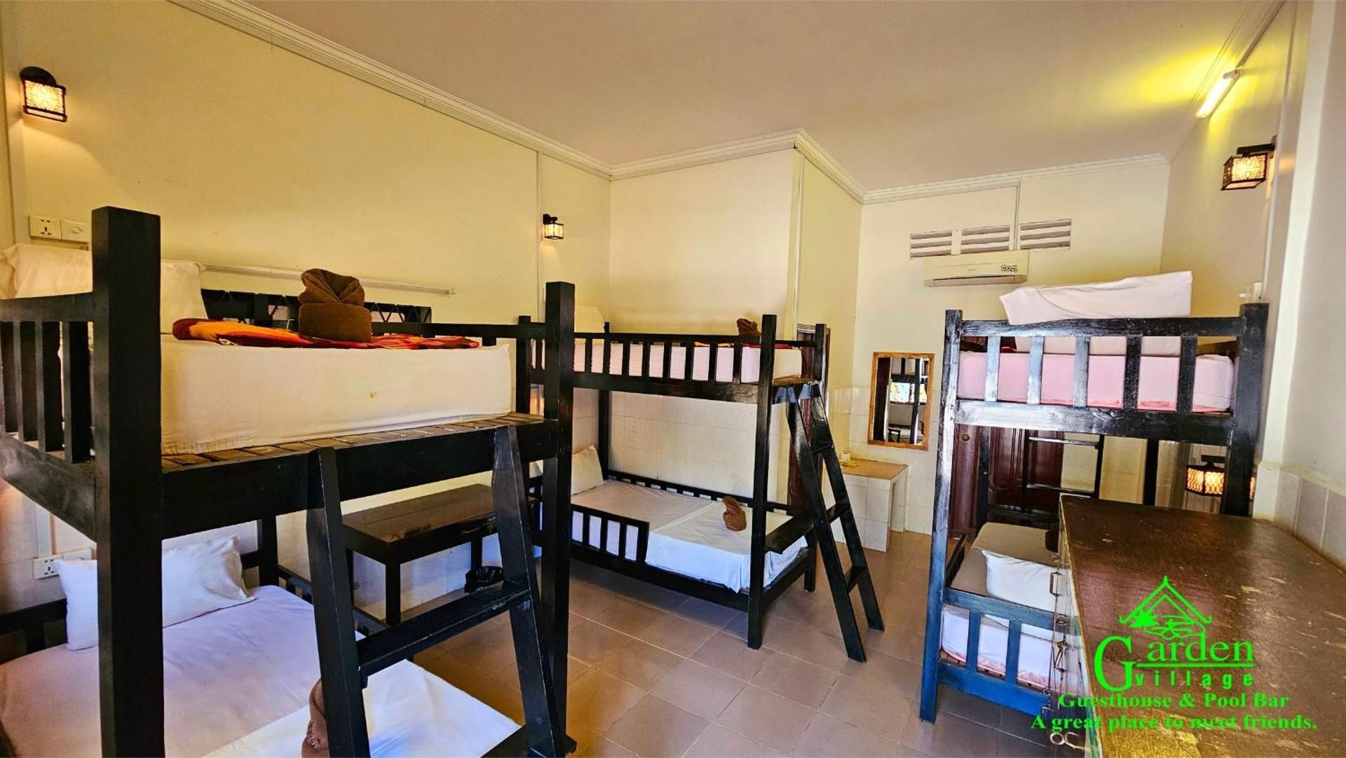 6 Bed Mix Dormitory