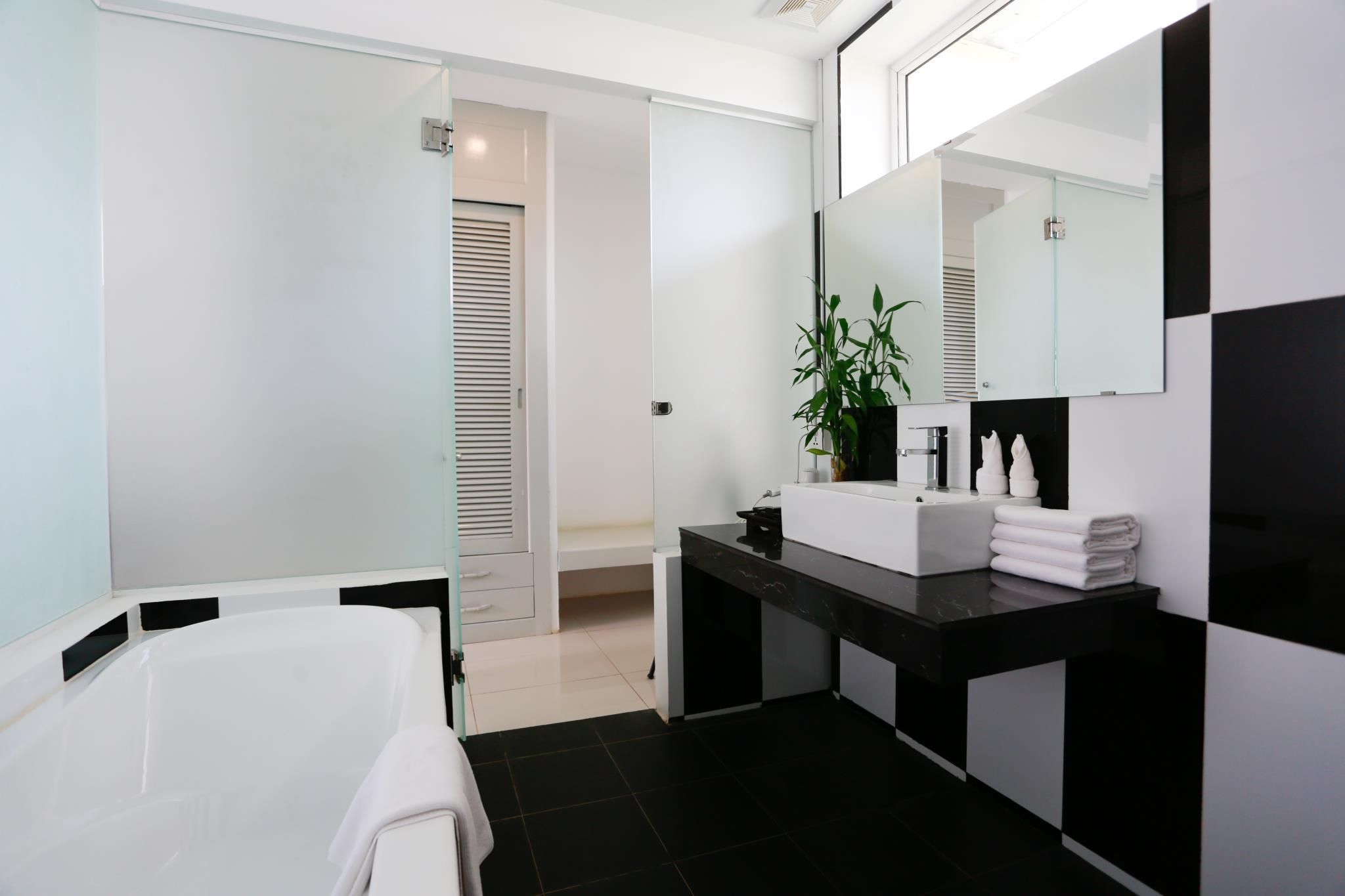 Deluxe Pool View Triple Room