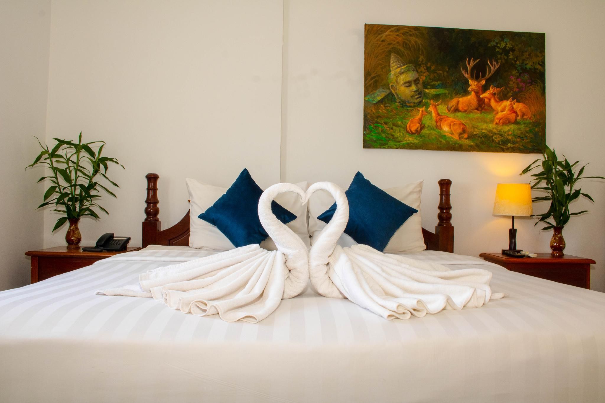 swimming pool [outdoor]