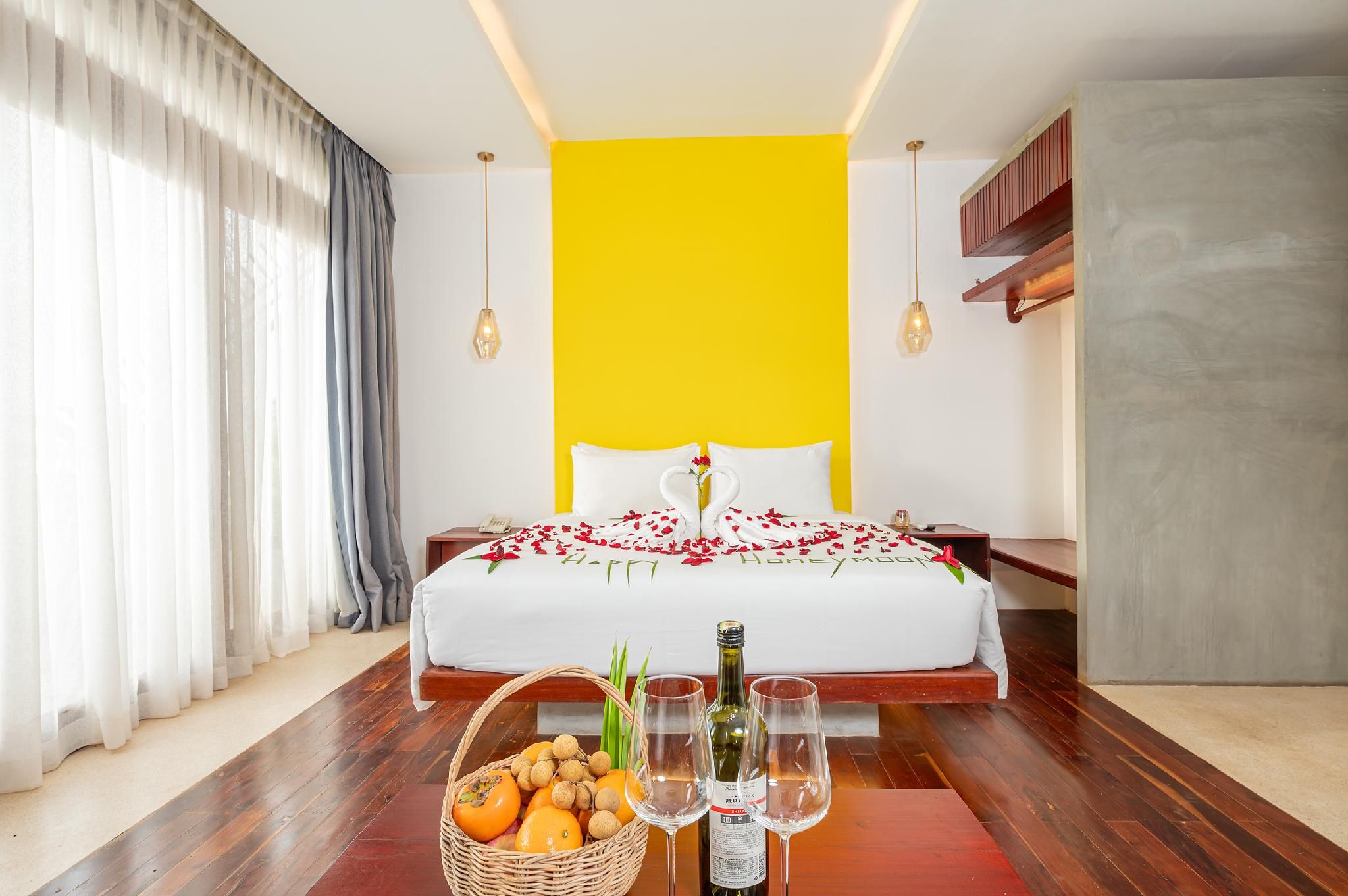 Junior Suite with Pool View
