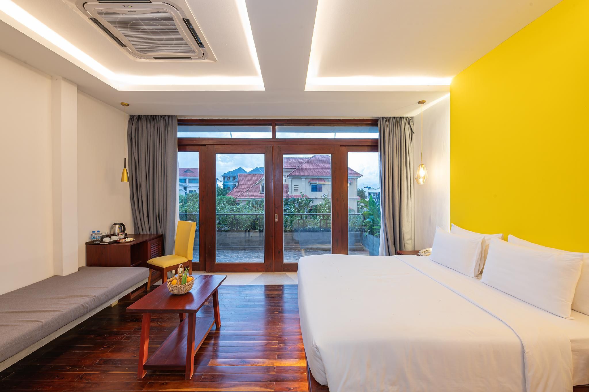 Junior Suite with Pool View