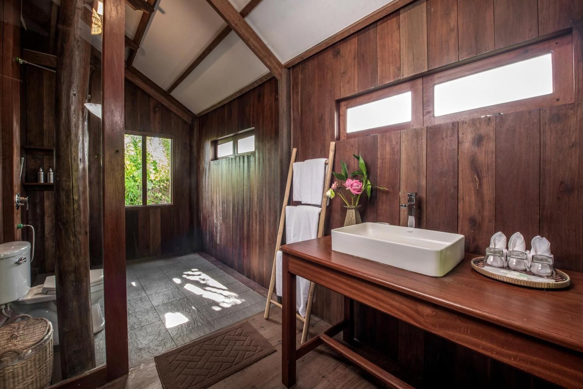 King Suite with Pool View