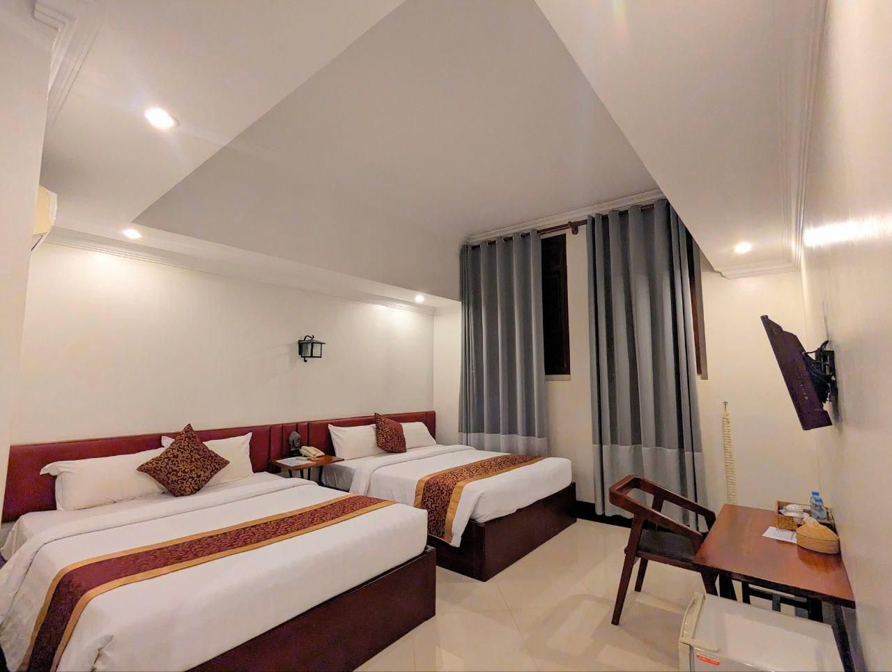Quintuple Room