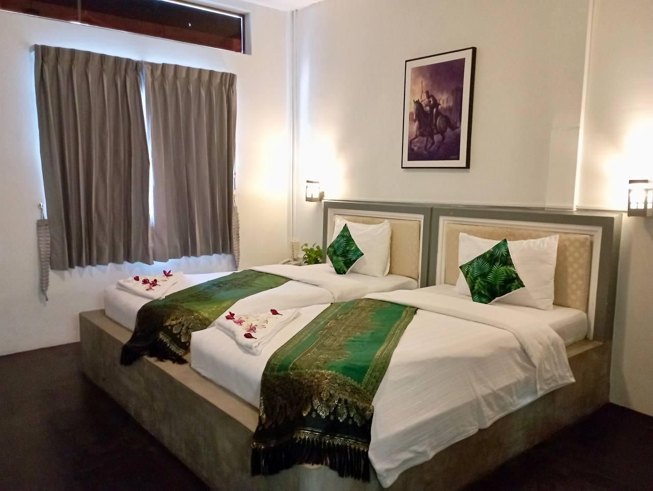 Twin Bed Room