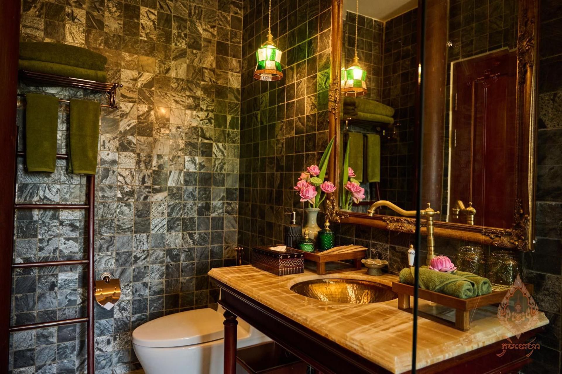 Two-Bedroom House Ensuite Bathroom