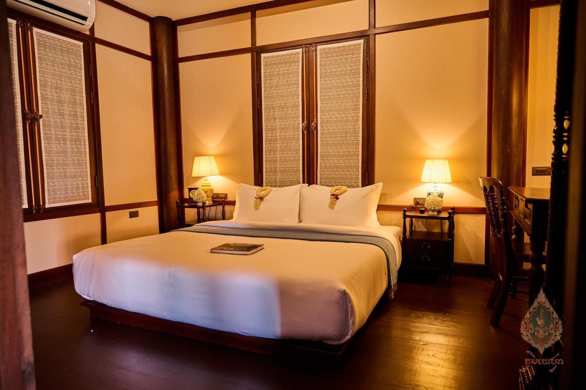 Two-Bedroom House Outside Bathrooms