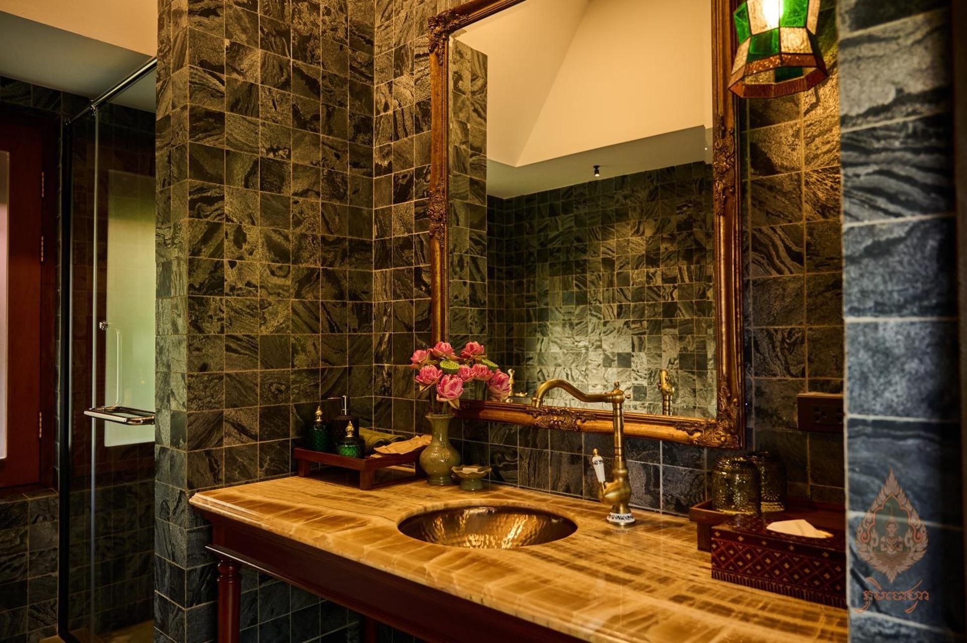 Two-Bedroom House Outside Bathrooms